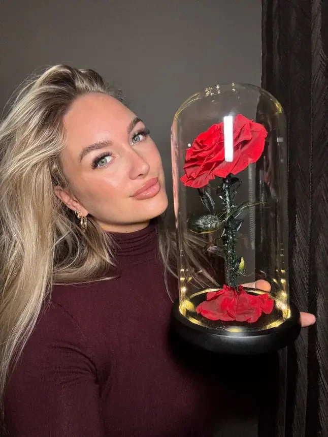 Preserved Rose in 25 cm Glass Dome — Image 11 of 12