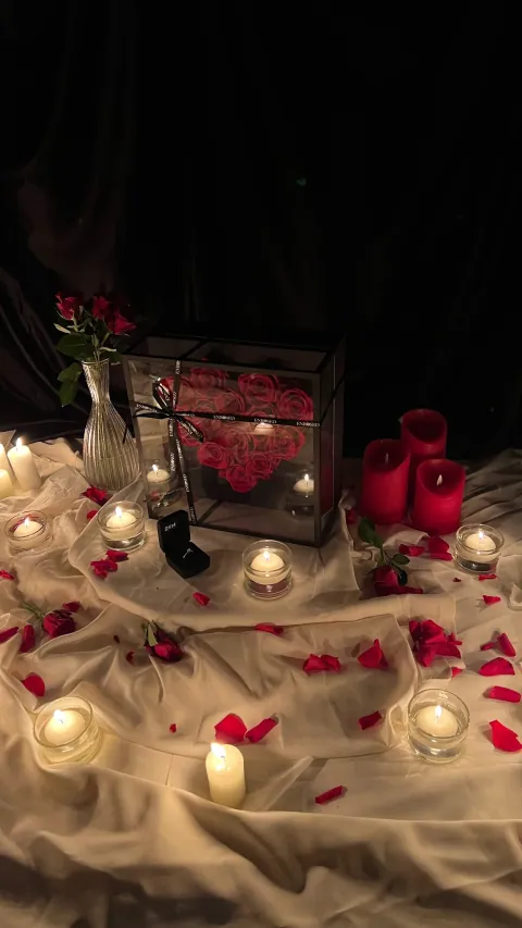 16 Roses in Heart-Shaped Flowerbox — Image 3 of 8
