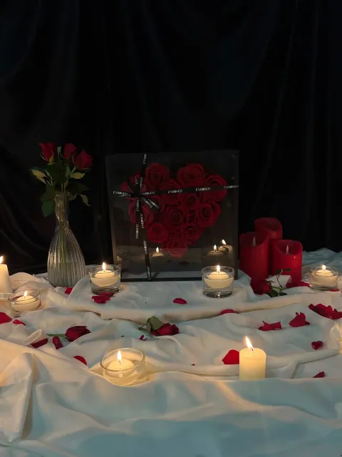 16 Roses in Heart-Shaped Flowerbox — Image 4 of 8