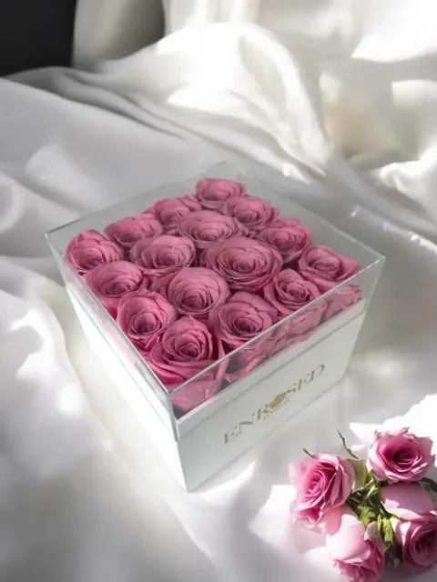 16 Preserved Roses Flowerbox — Image 4 of 7
