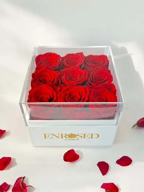 9 Preserved Roses Flowerbox — Image 4 of 10