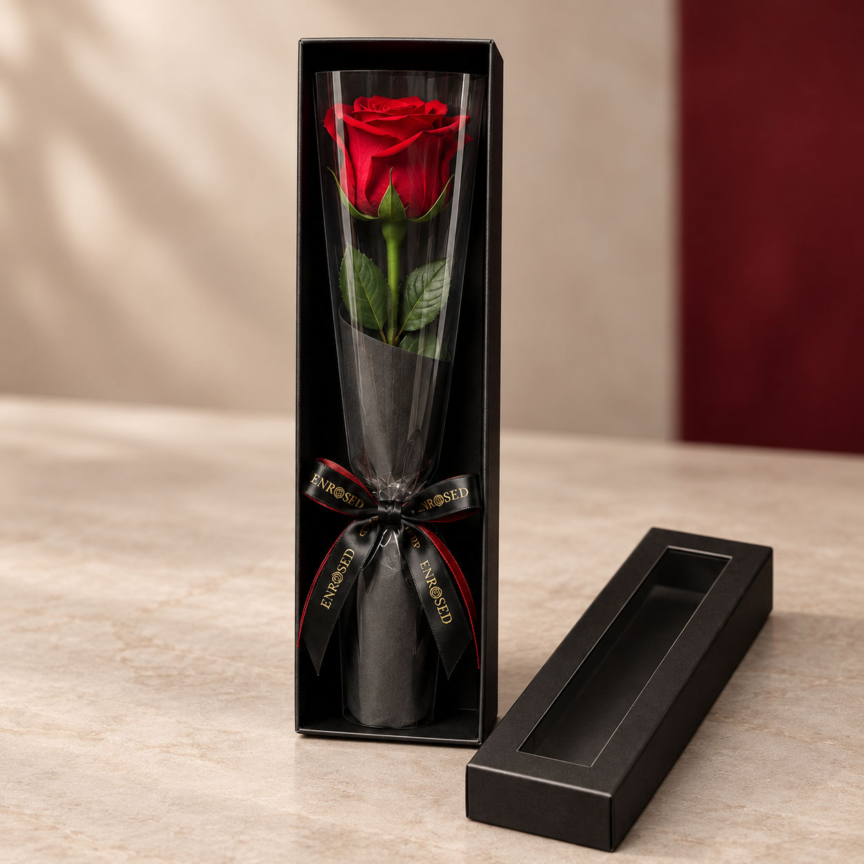 Rose en savon dans une boîte à fenêtre — Rouge